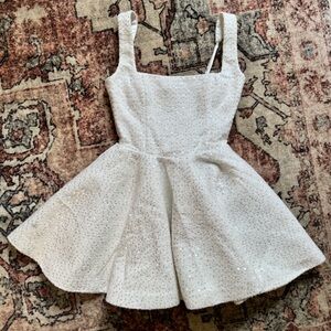 Elegant White Sleeveless Dress